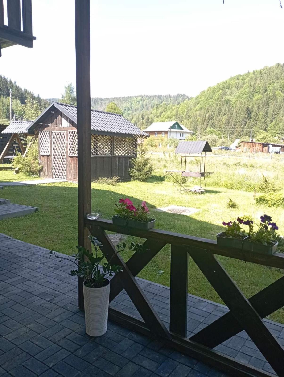 U Anastasii I Sofii Bilya Richki Guest House Mykulychyn Ngoại thất bức ảnh